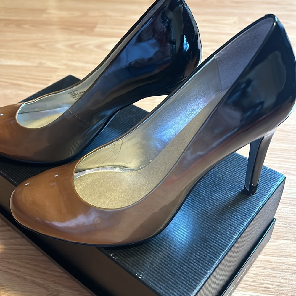 Jessica Simpson Barbie High Heel Shoes, Black and Gold Ombré, Size 7/37